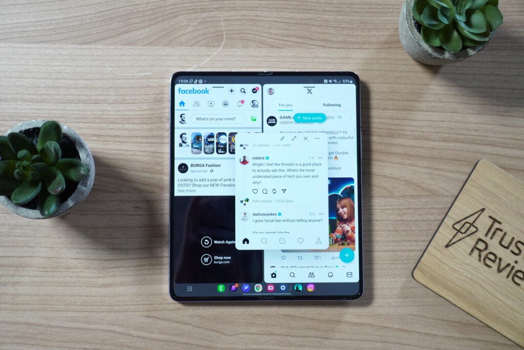 Split-screen multitasking on the Samsung Galaxy Z Fold 5