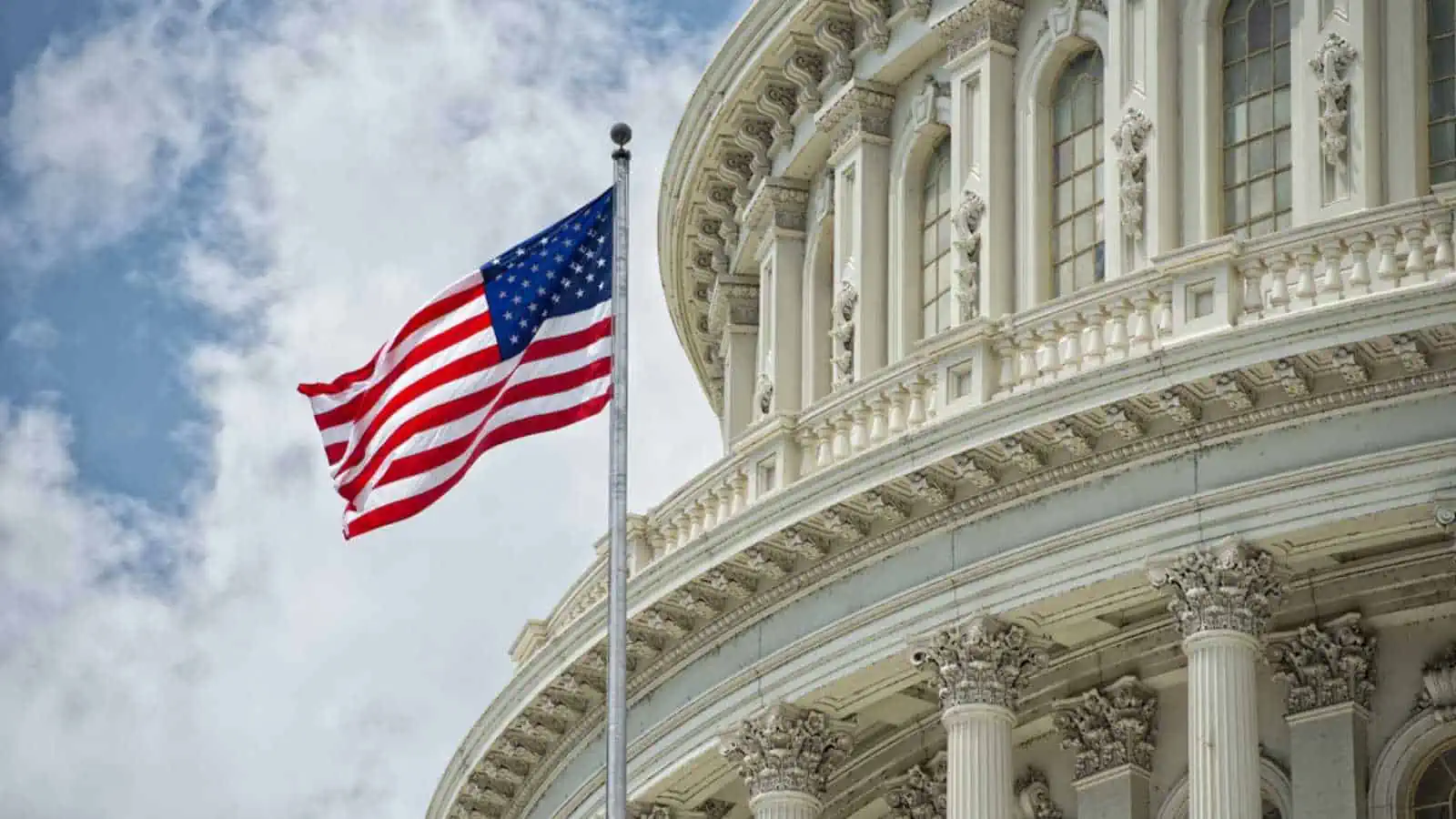 White house with American Flag