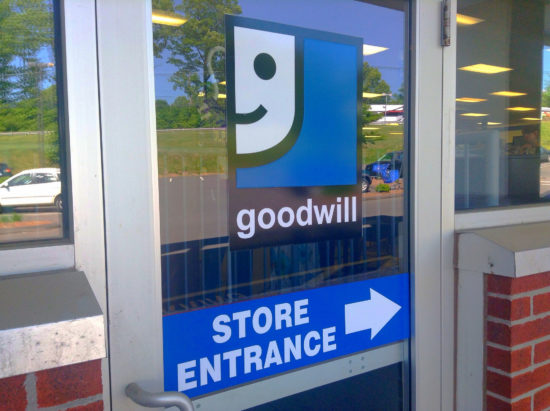 is goodwill open on sundays