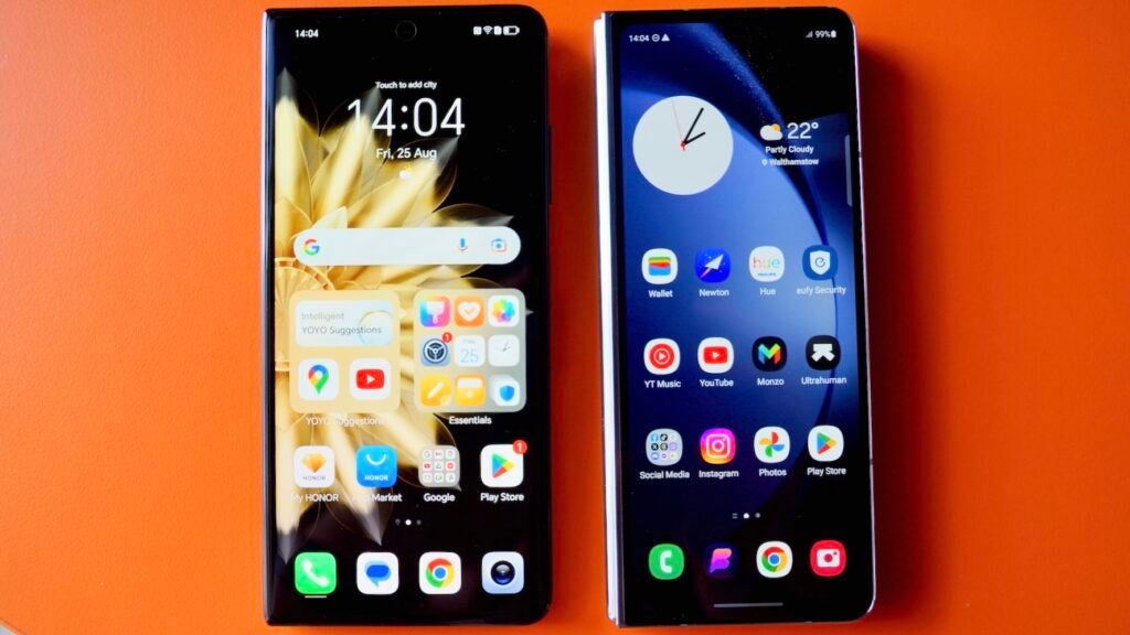 Honor Magic V2 and Samsung Galaxy Z Fold 5 screens