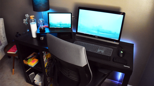 Suzanne's setup, with a Surface Pro and one monitor 