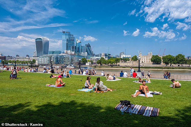 Heatwave: He stayed in the room while the weather in London was around 30 degrees - but the temperature inside was not much cooler, even late at night