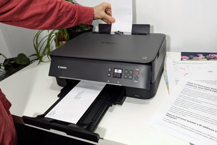 Alan Truly tests the Pixma TS6420a's envelope printing capability.