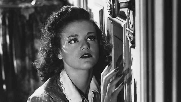 Simone Simon as Irena Dubrovna in Cat People.