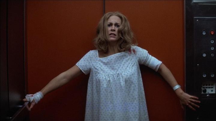 Laurie Strode in a hospital gown in Halloween II