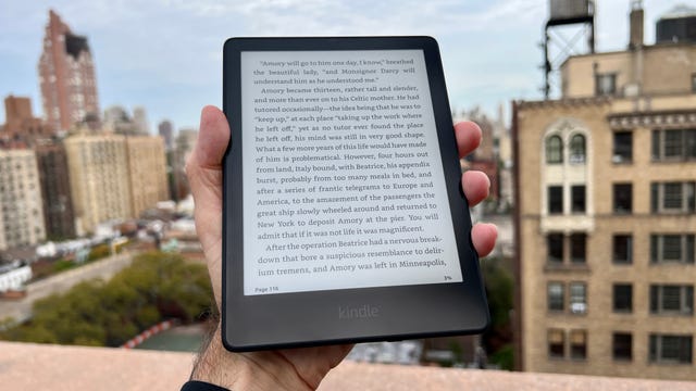 kindle-paperwhite-2021-city-backdrop