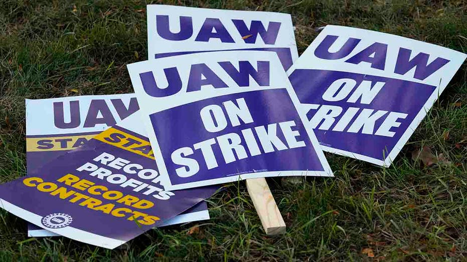 UAW picket signs