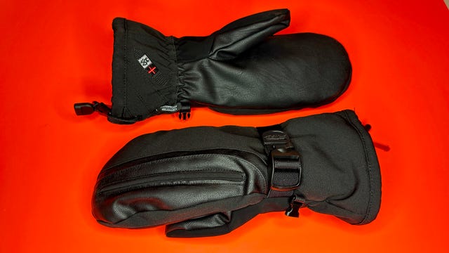 The Seirus Magna Mitt Heatwave Plus Soundtouch Summit is a mitt and glove all in one