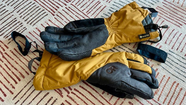 Outdoor Research Super Couloir Gore-Tex Sensor gloves are super warm and comfortable