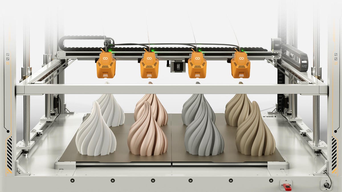 8 models printing at the same time on a 3d printer