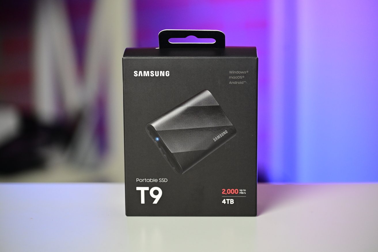 Samsung T9 SSD box
