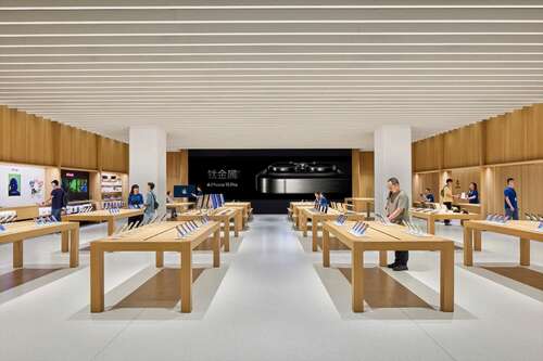Apple MixC Wenzhou features biogenic acoustic panels and baffles on the ceiling and flooring made from biopolymer materials.
