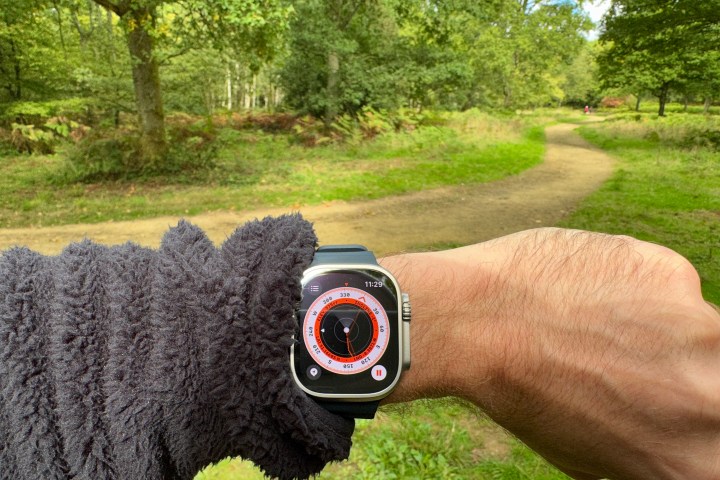 Back Track showing the direction to walk on the Apple Watch Ultra.