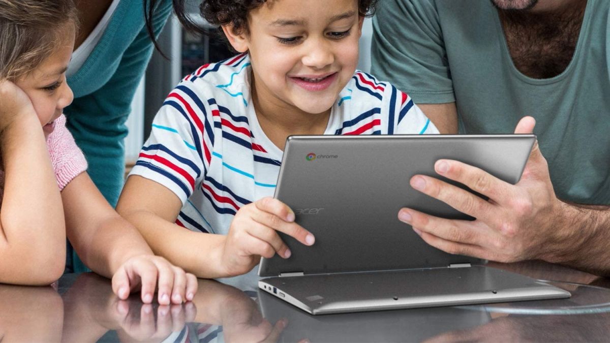 Family using Acer Chromebook Spin 311