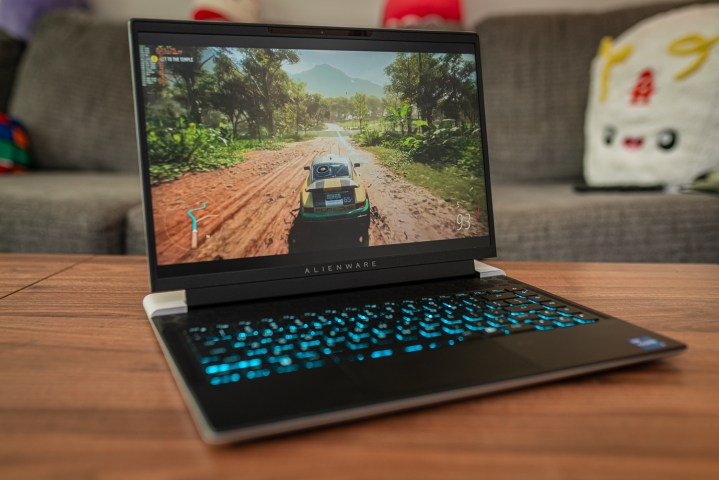 Forza Horizon 5 running on the Alienware x14 R2.