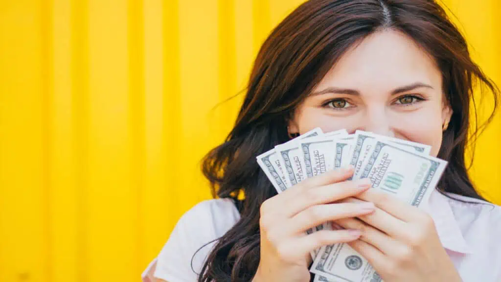 close-up-woman-with-money