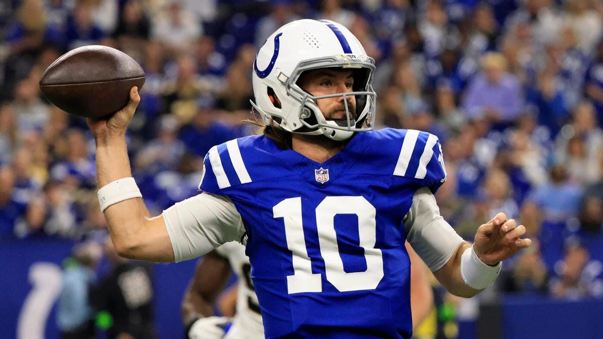 Gardner Minshew of the Indianapolis Colts, stretching his right arm as he throws a ball.