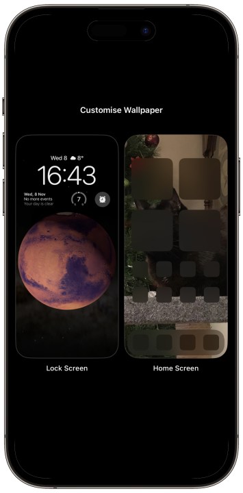 Choosing between changing the lock screen and wallpaper.