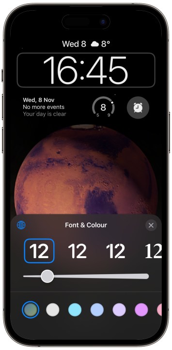 Changing the font on the iPhone 15's lock screen clock.