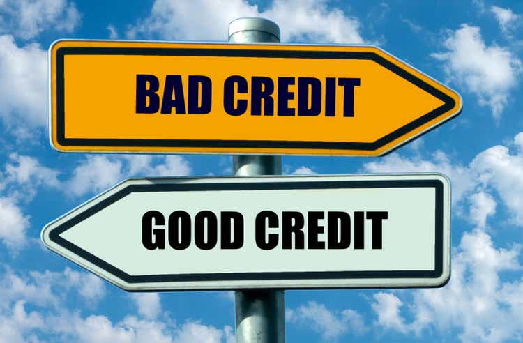 Counselor arrow sign for good or bad credit