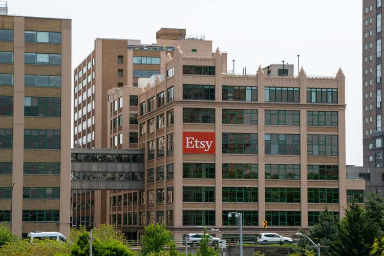 Etsy sign on the building, Brooklyn architecture view from the Brooklyn Bridge, modern cityscape, reportage photography, Brooklyn Heights, NY, USA