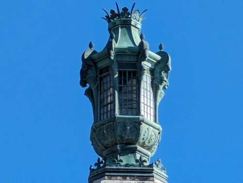 Telephoto of Con Edison Building steeple with Pixel 8 Pro