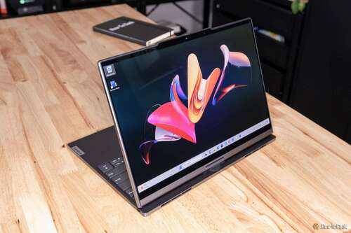 The OLED screen of the Lenovo ThinkBook Plus Gen 4