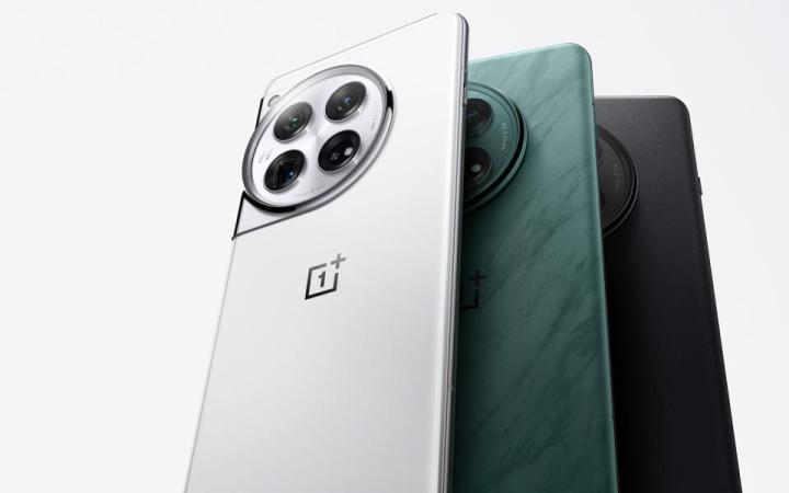 OnePlus 12 in green and white.