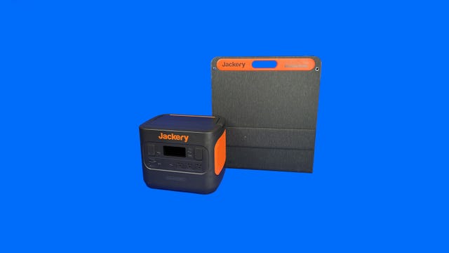 Jackery 2000 Pro Solar Generator