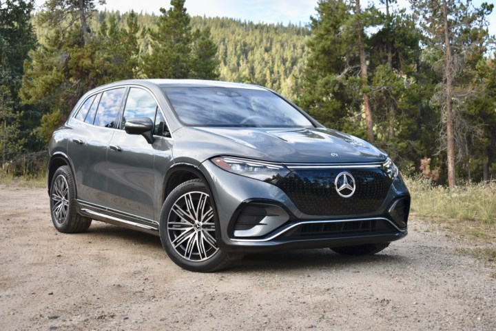 Front three quarter view of the 2023 Mercedes-Benz EQS SUV.