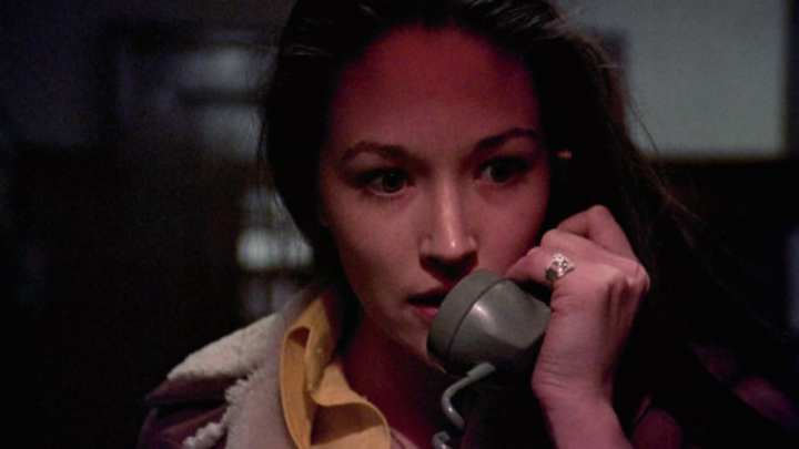 Jess answers the phone call from a stalker in "Black Christmas" (1974).