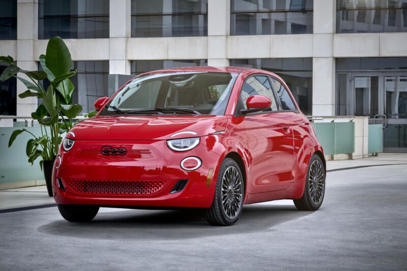 A red Fiat 500e