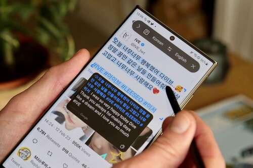 Translating text on the Galaxy S23 Ultra using the S Pen.