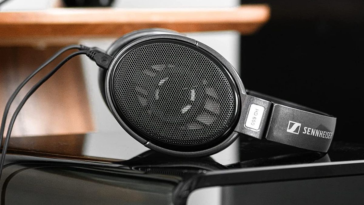 Sennheiser HD 650 on table