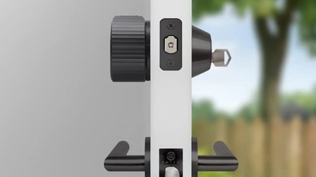 August Smart lock on door