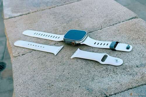 Bellroy Venture Watch Strap laying next to Apple Sport Band