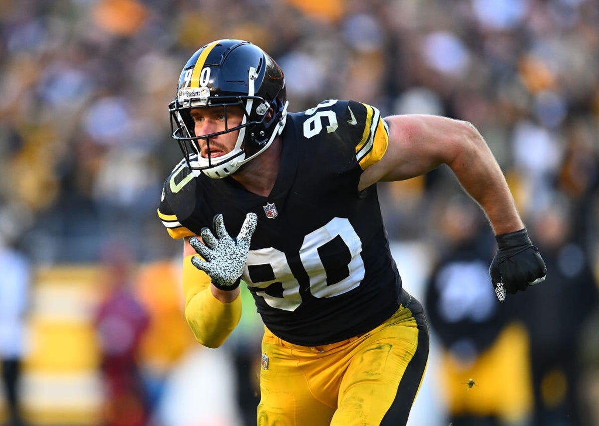 Pittsburgh Steelers defender T.J. Watt rushes the passes