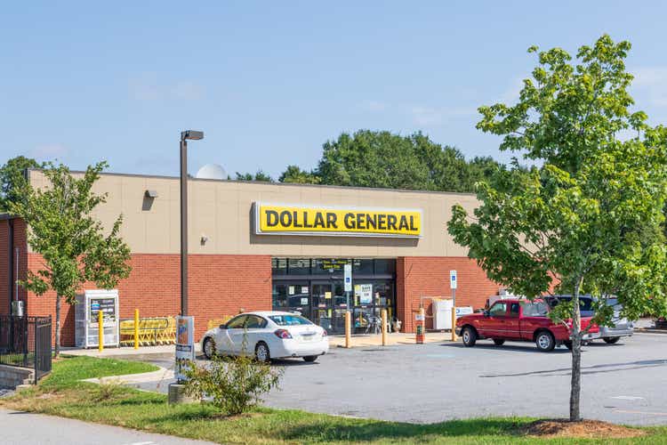 Dollar General storefront