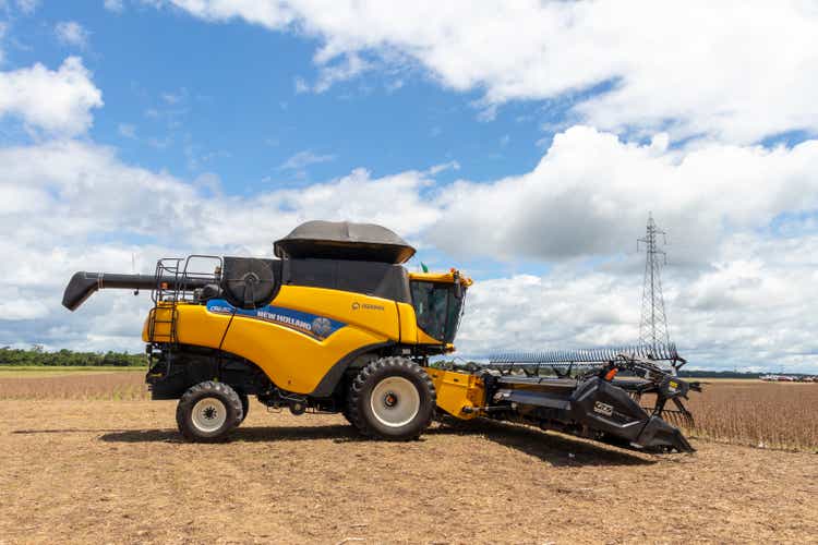 New Holland CR6.80 combine harvester