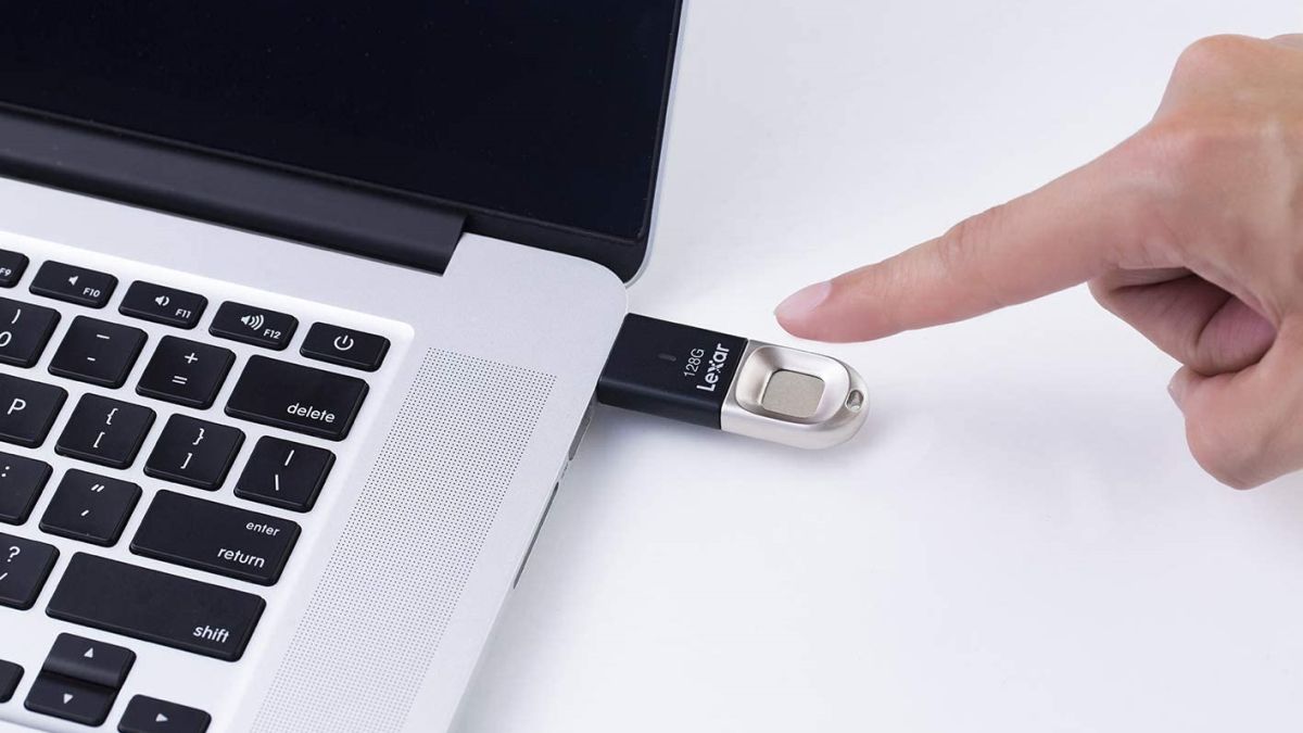 Lexar Jumpdrive in laptop