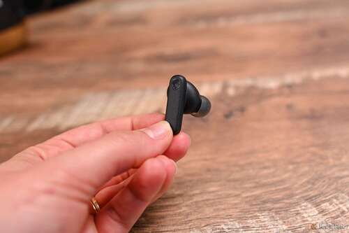 A person holding the Skullcandy Smokin' Buds earbud