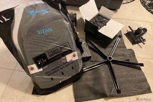 Secretlab TITAN Evo SoftWeave Plus protected in packing material