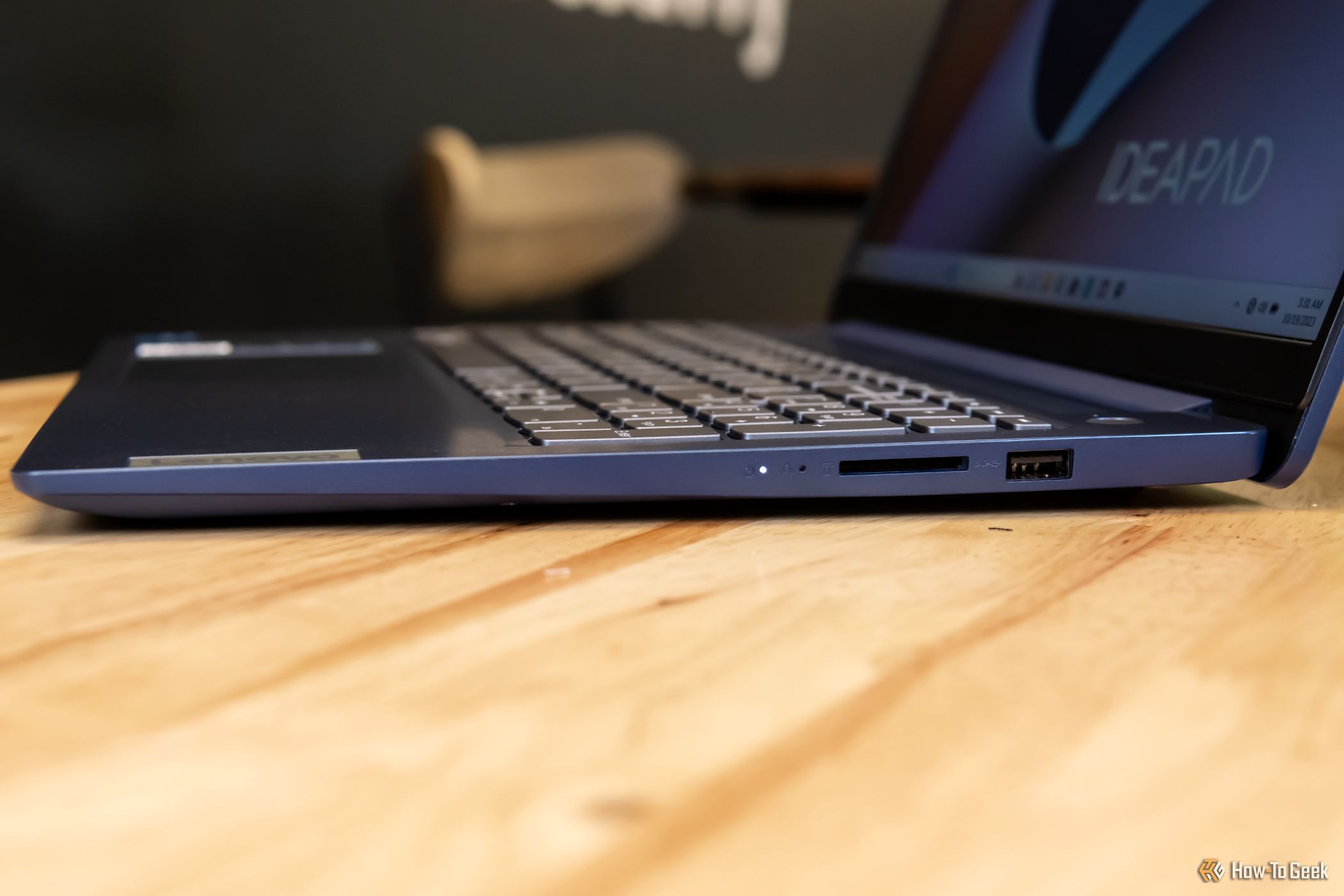 Side of the Lenovo IdeaPad Slim 3i 15