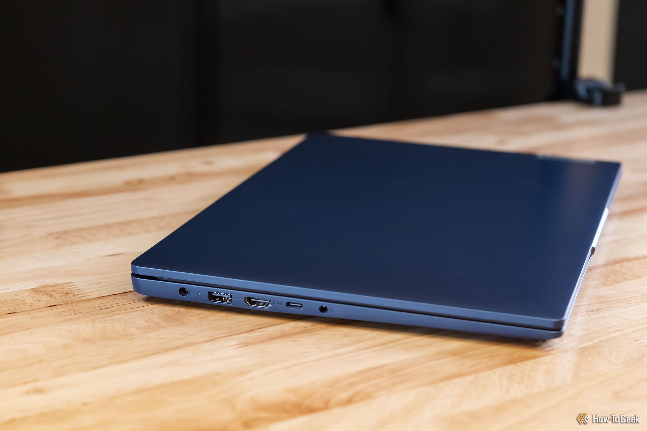 The Lenovo IdeaPad Slim 3i 15 closed