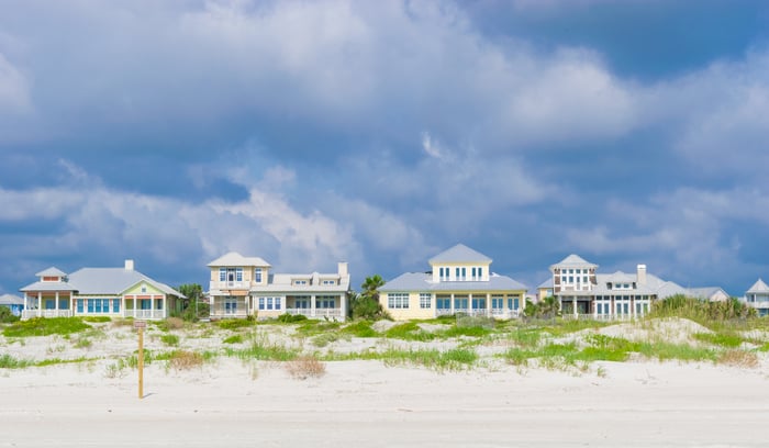 A line of beach houses.