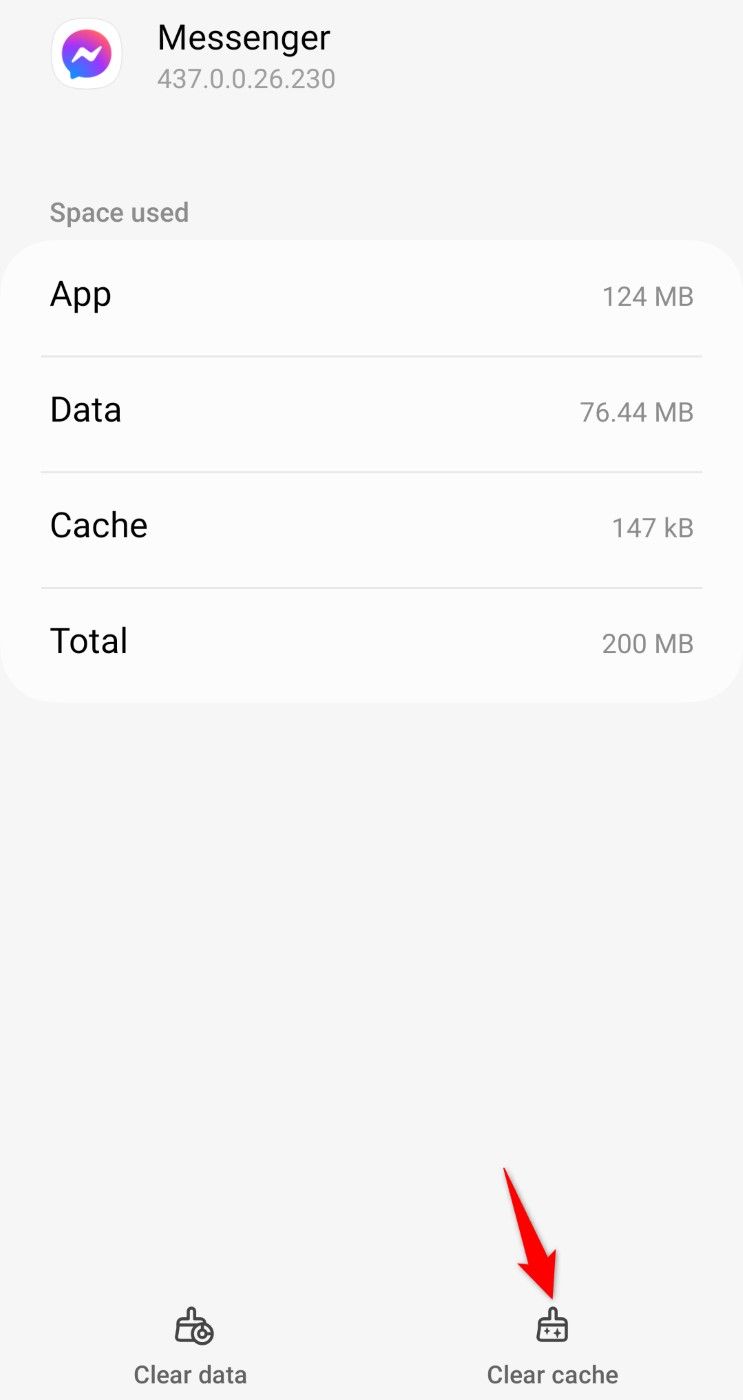 'Clear Cache' highlighted for Messenger in Android Settings.