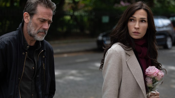 Famke Jansson and Jeffrey Dean Morgan in The Postcard Killings