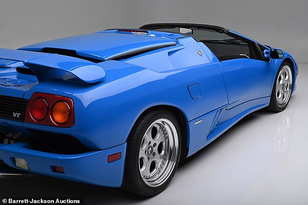 The VT variant of the Diablo arrived in 1995 with four-wheel drive to improve handling and cornering