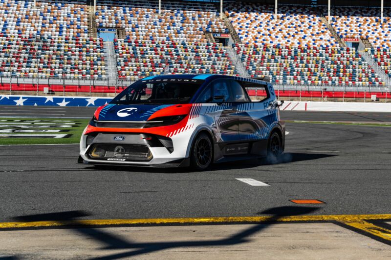 Ford Supervan 4.2 lights up its tires in the pitlane