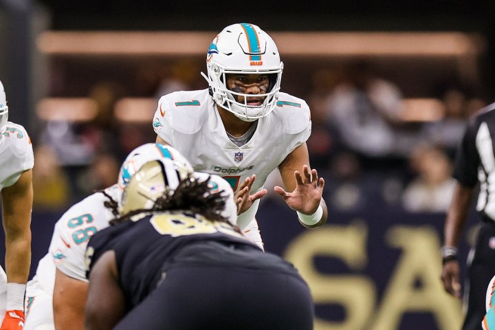 A quarterback calls for the ball in shotgun.